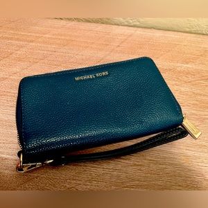 Michael Kors Wristlet (turquoise)
